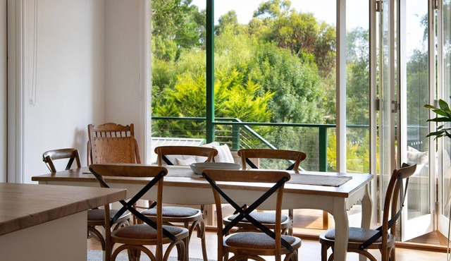 Pembroke Cottage- modern comforts and scenic views