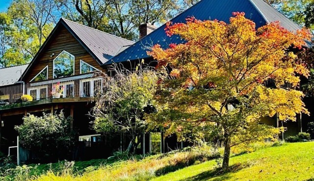 Pembroke Springs Retreat - Mountain Estate with Japanese Baths in the Shenandoah
