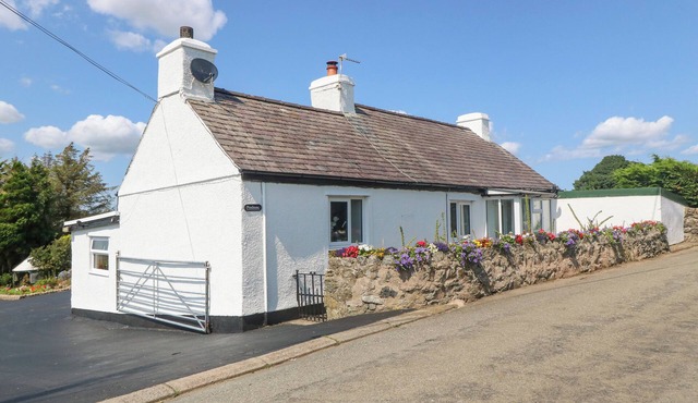 PEN BONC, pet friendly, with a garden in Llanddaniel Near Gaerwen