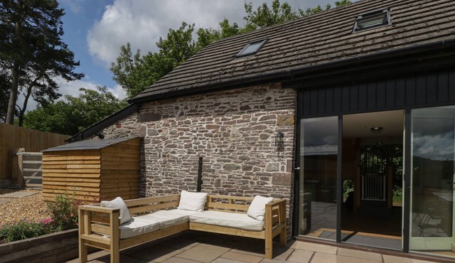 PEN-CROESLAN BACH, pet friendly, with a garden in Crickhowell