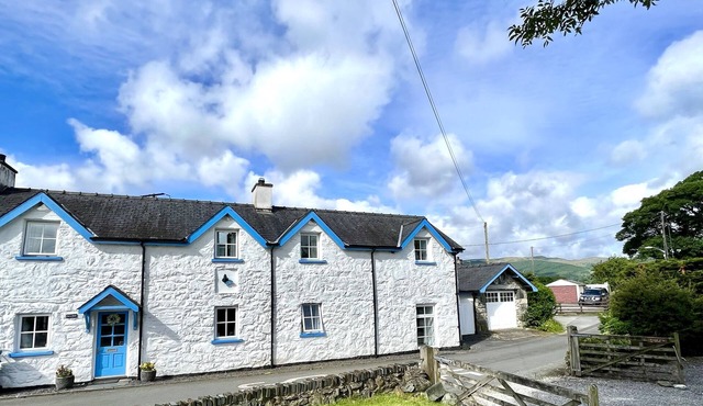Pen- y -Bont Cottage - a luxurious holiday home in Snowdonia National Park