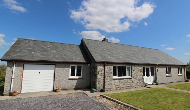 PEN Y CAE, pet friendly, with a garden in Llansannan