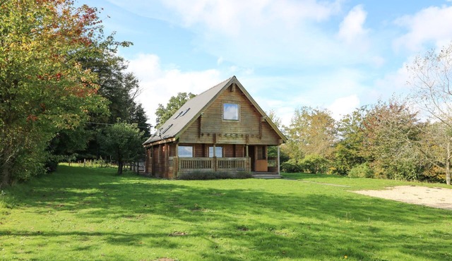PEN Y CLAWDD, pet friendly, character holiday cottage in Presteigne