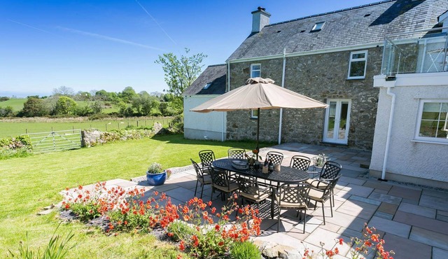 Pen y Fan Bellaf - a ground floor bedroom that sleeps 10 guests in 5 bedrooms