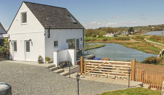 PEN Y PRYS, family friendly, country holiday cottage in Red Wharf Bay