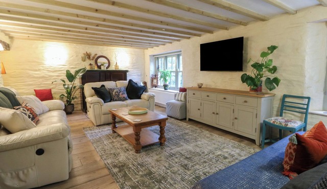 PENALLY MEWS, pet friendly, country holiday cottage in St Dogmaels