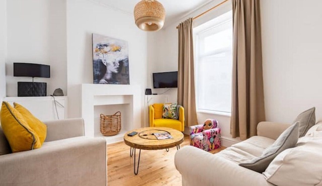 Penarth Townhouse close to Sea and City