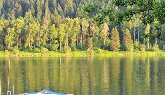 Pend Oreille River home, enjoy the best of Pend Oreille Valley & it's Mountains