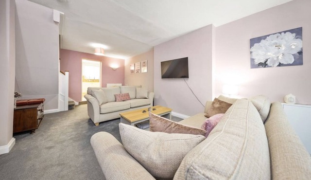 Pendicke Place Cottage | 2 bed house sleeps 4 | Southam Centre | Inspire Homes