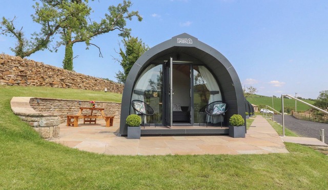 PENDLE, romantic, with a garden in Clitheroe