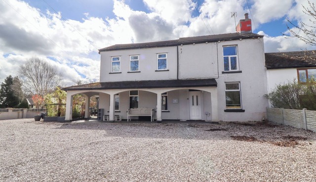 PENDLE VIEW APARTMENTS, family friendly in Langho, Lancashire