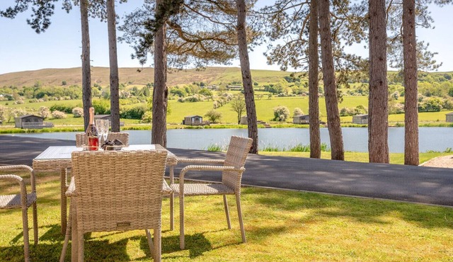 Pendle View Gatehouse – Lakeside Stay in the Ribble Valley