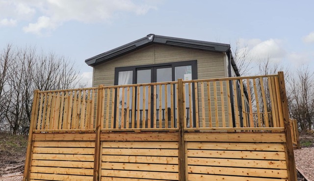 PENDLE VIEW LODGE, pet friendly, with a garden in Clitheroe