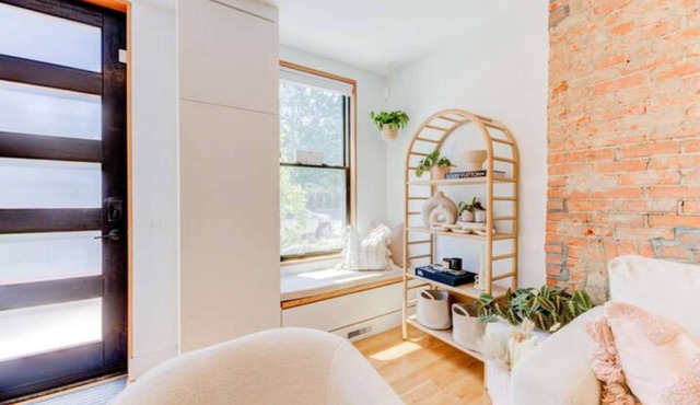 Pendleton Home with private backyard and firepit