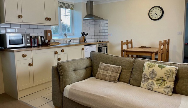 Pendragon Cottage Hengroen Lounge/Diner Sleeps 4