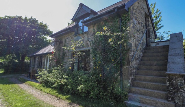 PENFEIDR, pet friendly, with open fire in Newport, Pembrokeshire