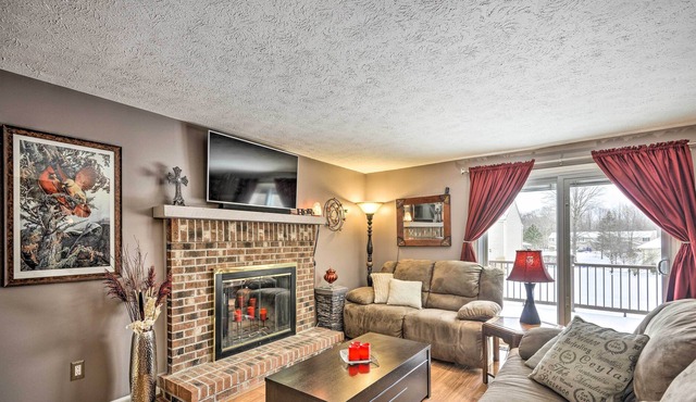 Penfield Townhome - 10 Mi to Downtown Rochester!