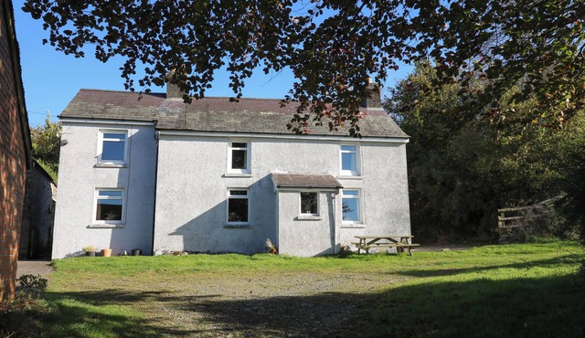 PENGRAIG, pet friendly, character holiday cottage in Tregaron