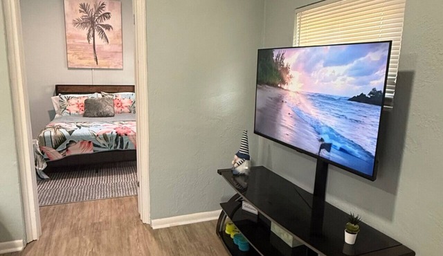 Penguins on the Beach | 1BR Beach Shack Steps to Beach & Downtown w/pool | Unit C