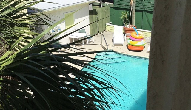 Penguins on the Beach 2BR Steps to Beach & Downtown, pool, Unit 7