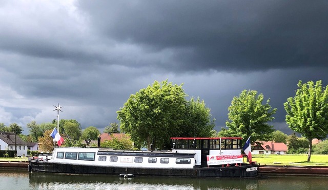 Péniche Nidd, charming bed and breakfast on the Rhone-Rhine Canal
