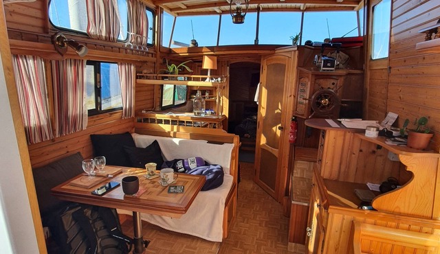 Penichette full of charm on the port of Trentemoult