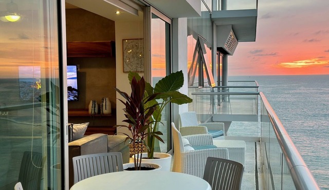 Peninsula 2BR/2BA Pools&beach