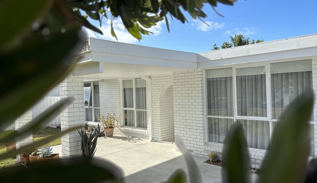 Peninsula BEACH Retreat!