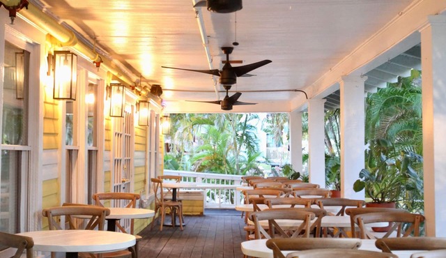 Peninsula Bed & Cocktails