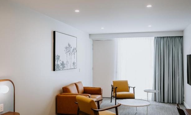 Peninsula Hotel Motel