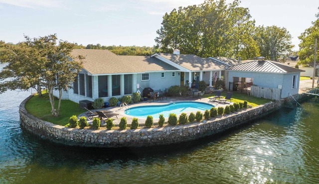 Peninsula Lake Home With POOL/HOTTUB~ Amazing Lake Views ~ Water On 3 Sides!