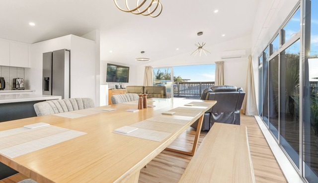 Peninsula Paradise - Raglan Holiday Home