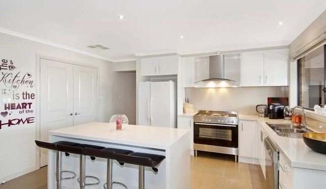 Peninsula Paradise Rosebud – Resort-Style Retreat with Pool & Spa