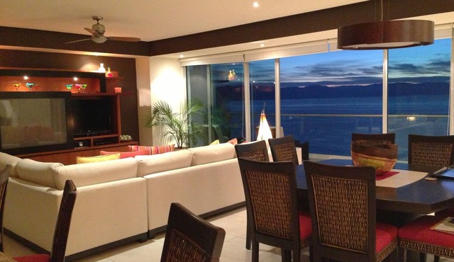 PENINSULA VALLARTA- LUXURIOUS AND WELL APPOINTED - MONTHLY DISCOUNTS