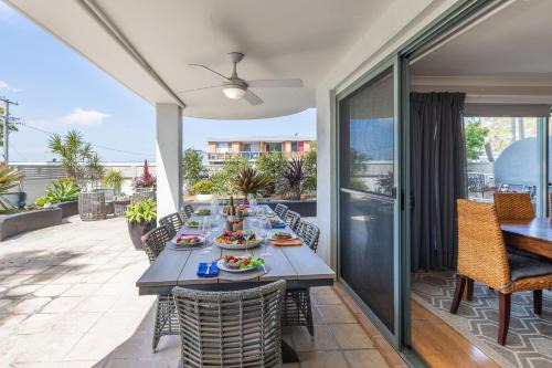 Peninsula Waters 1 Aircon pool and massive outdoor area