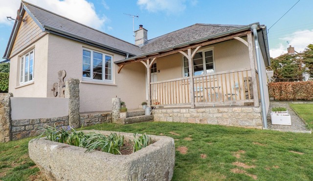 PENLAUREL, family friendly, with hot tub in Crackington Haven