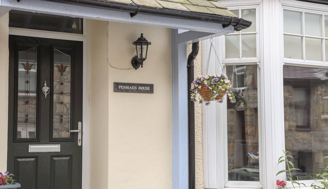 PENMAEN HOUSE, pet friendly, country holiday cottage in Trefor