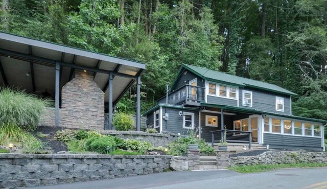 PENN STATE Country Creek Cottage w/Hot Tub - ON Spring Creek and 7 miles to PSU