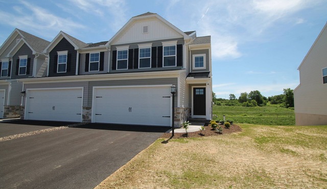 Penn State Townhouse: Prime Location Near Stadium, Campus, and Airport!