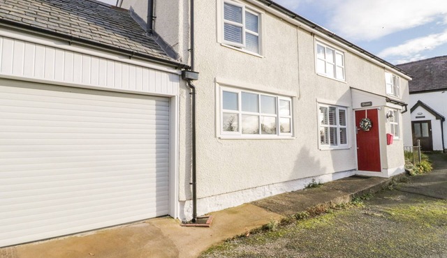 PENNANT, pet friendly, country holiday cottage in Henllan