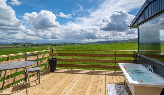 Pennine View - Fantastic views with outdoor bathtub