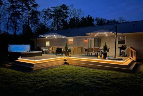 Pennsylvania - Countryside Retreat with Hot Tub, Fire Pit and Huge Yard