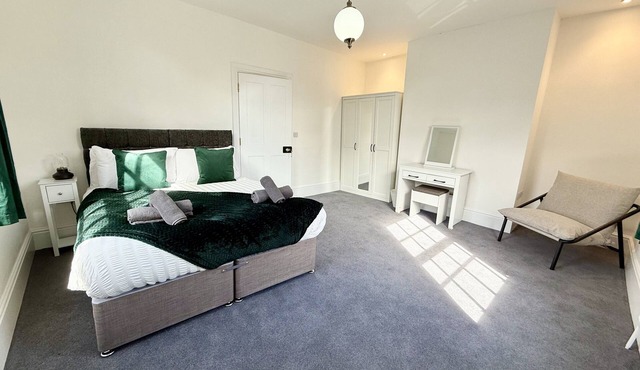 Pennsylvania House by Staytor Accommodation