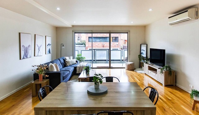 Penny. 2BR Stylish Brunswick Stay w/Parking