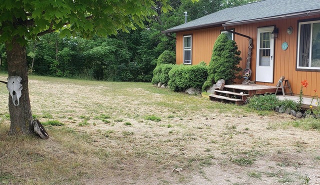 Penny's Place Near the Lake- Quiet Rural House, Conviently located with big yard