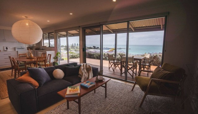 Penny Shack: sweet KI cottage with sea views