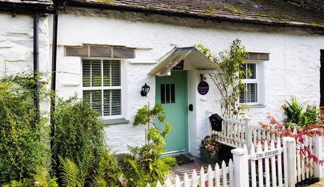 PENNYS COTTAGE, pet friendly, with open fire in Troutbeck