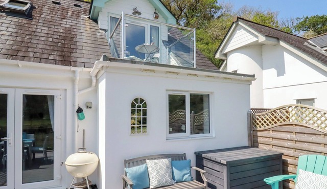 PENPOLL, pet friendly, with a garden in Padstow