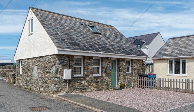 Penrhyn Cottage - a cottage that sleeps 4 guests in 2 bedrooms