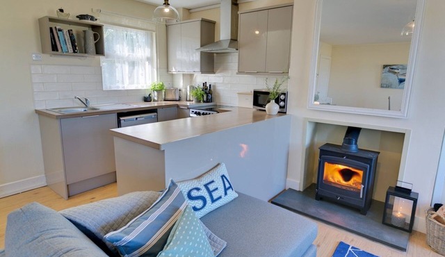 Penrhyn Gwyn - a sea view that sleeps 4 guests in 2 bedrooms